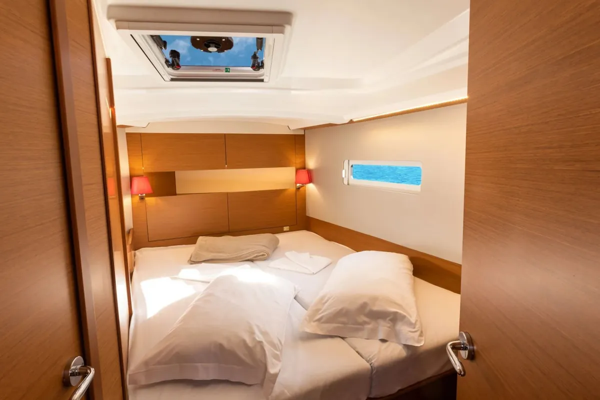 Cabin on TETI, a Jeanneau Sun Odyssey 410 sailboat at Tropea, Italy
