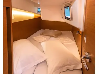 Cabin on TETI, a Jeanneau Sun Odyssey 410 sailboat at Tropea, Italy