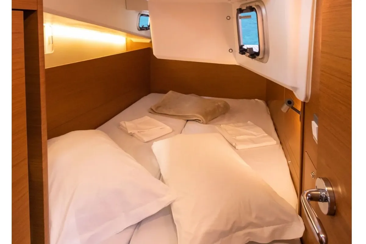 Cabin on TETI, a Jeanneau Sun Odyssey 410 sailboat at Tropea, Italy