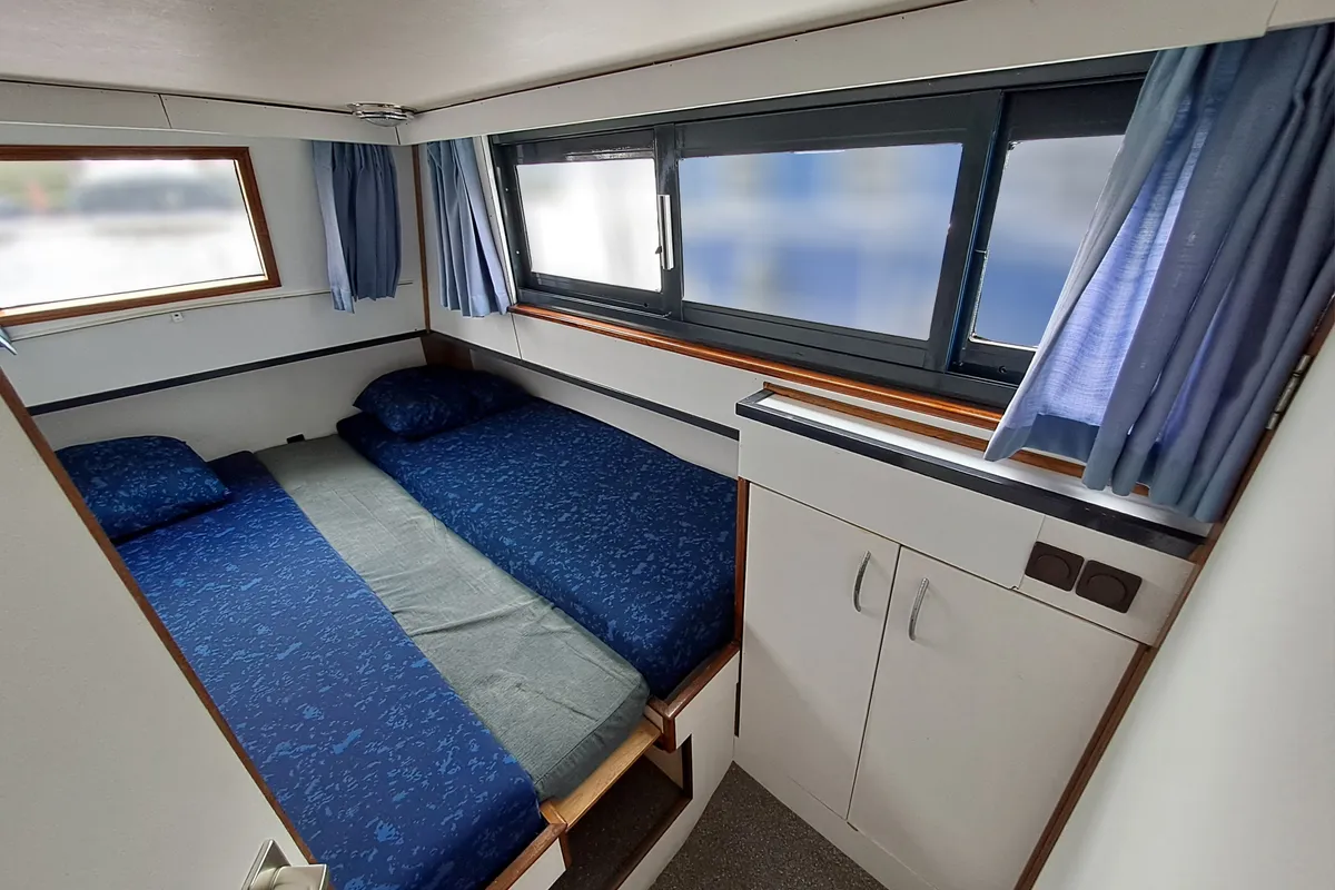 Cabin on Sunshine, a De Drait Safari Houseboat 1050 motorboat at Drachten, Netherlands