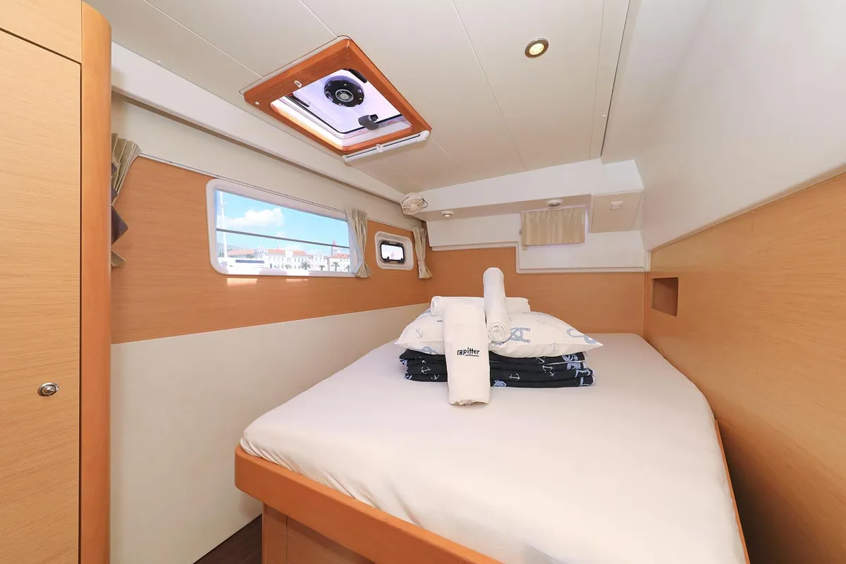 Cabin on Pagomo nayan, a Lagoon 400 catamaran at Grad Trogir, Croatia