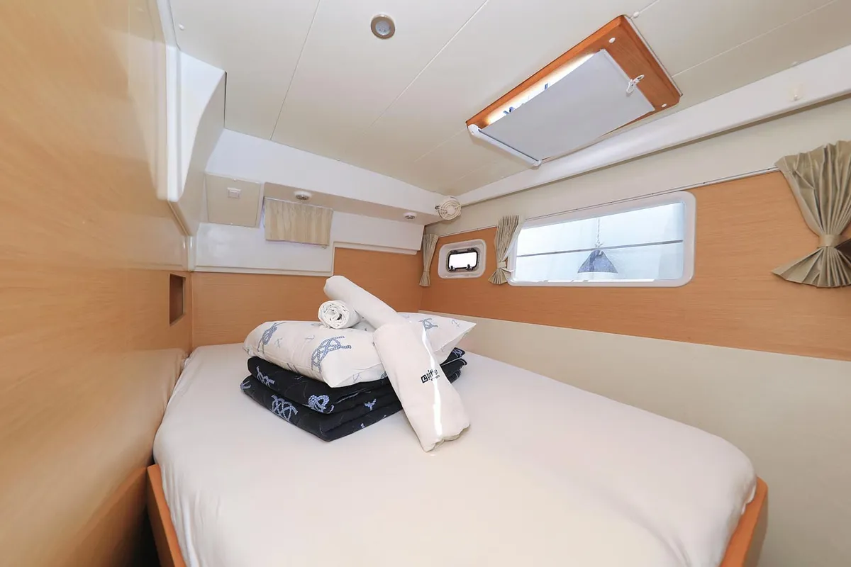 Cabin on Pagomo nayan, a Lagoon 400 catamaran at Grad Trogir, Croatia