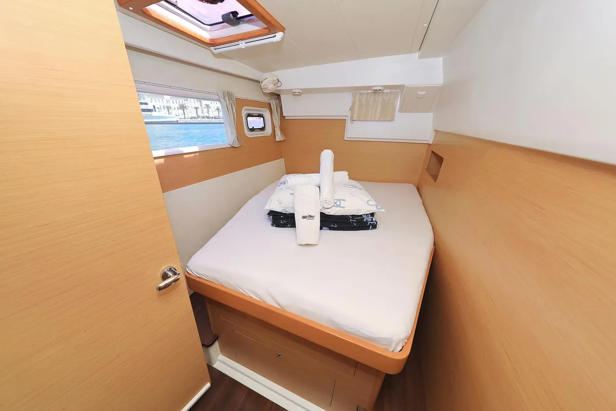 Cabin on Pagomo nayan, a Lagoon 400 catamaran at Grad Trogir, Croatia