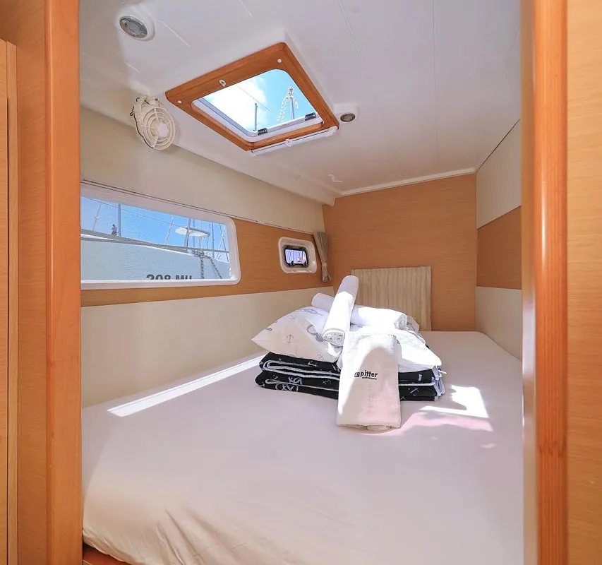 Cabin on Pagomo nayan, a Lagoon 400 catamaran at Grad Trogir, Croatia