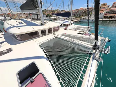Deck of Pagomo nayan, a Lagoon 400 catamaran at Grad Trogir, Croatia