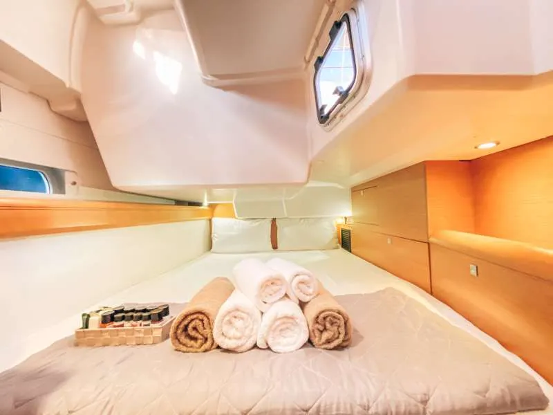 Cabin on Evelina, a Jeanneau Sun Odyssey 509 sailboat at Kontokali, Greece