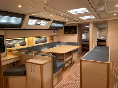 Salon of Six on the Sea, a D&D Kufner 54 sailboat at Salerno, Italy