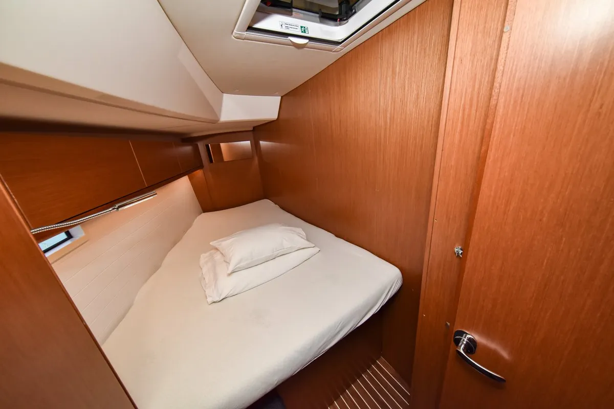 Cabin on Paola, a Bavaria Cruiser 46 sailboat at Općina Sukošan, Croatia