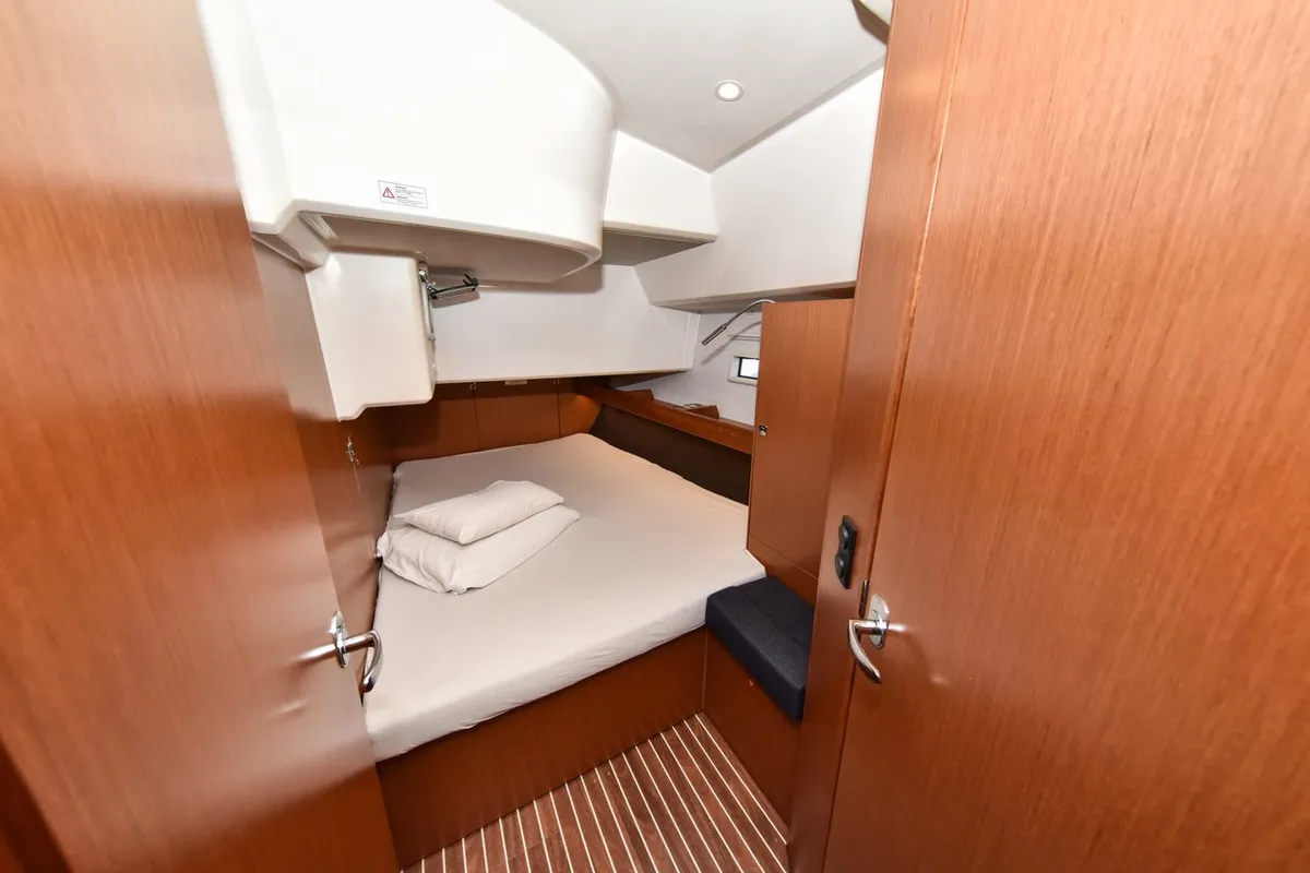 Cabin on Paola, a Bavaria Cruiser 46 sailboat at Općina Sukošan, Croatia