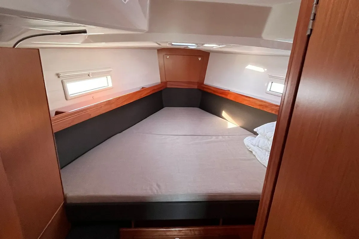 Cabin on Tonka, a Bavaria Cruiser 41 sailboat at Općina Sukošan, Croatia