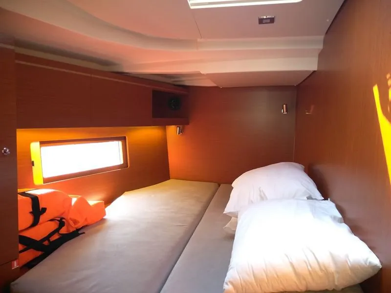 Cabin on Famiglia, a Beneteau Oceanis 51.1 sailboat at Athens, Greece