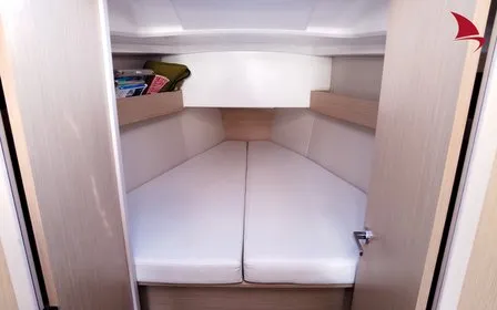 Cabin on Amour, a Beneteau Oceanis 30.1 sailboat at Plan-d'Aups-Sainte-Baume, France