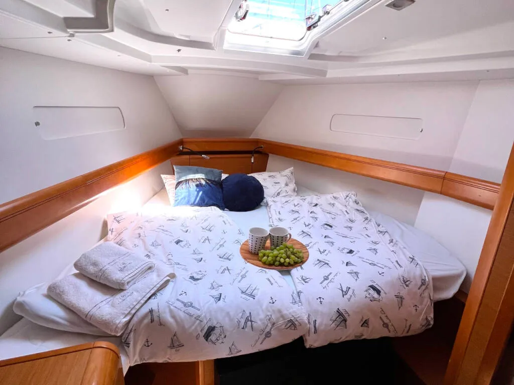 Cabin on Lady Linda, a Jeanneau Sun Odyssey 439 sailboat at Baška Voda, Croatia