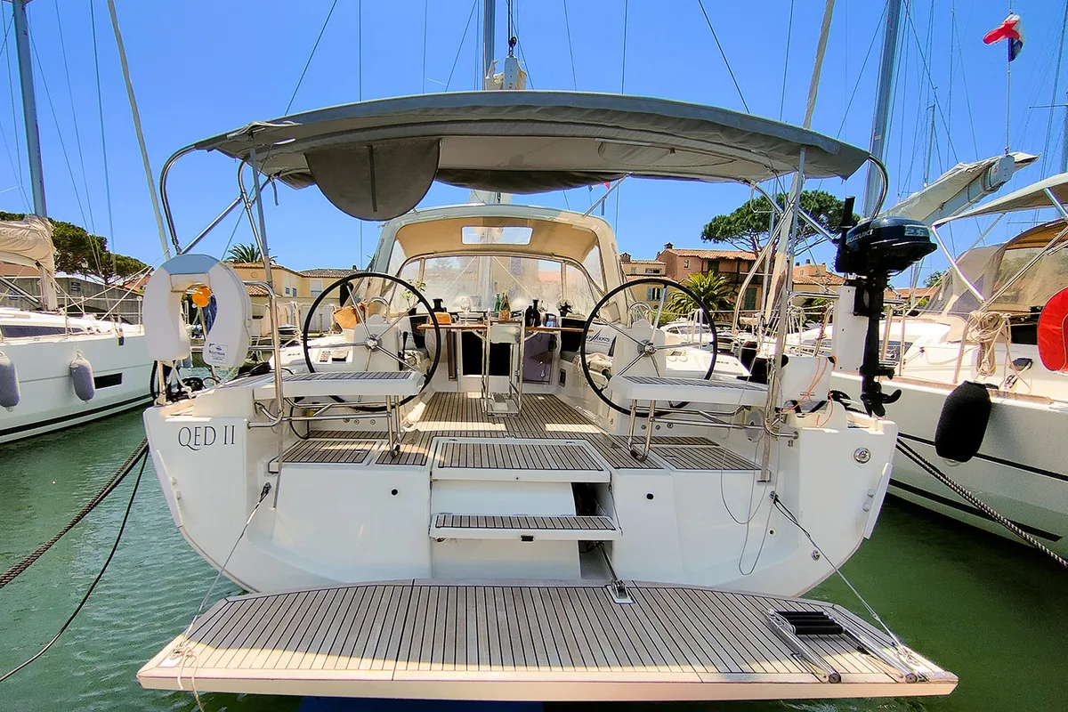Cockpit of Blue Hop, a Beneteau Oceanis 41.1 sailboat at Grimaud, France
