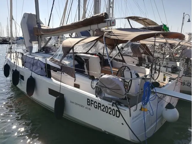 Exterior view of Ohana, a Jeanneau Sun Odyssey 410 sailboat at San Vincenzo, Italy