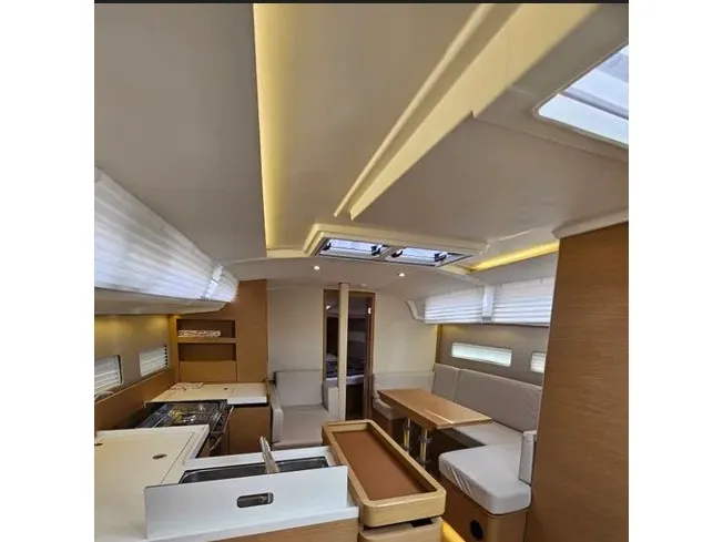 Salon of Ohana, a Jeanneau Sun Odyssey 410 sailboat at San Vincenzo, Italy