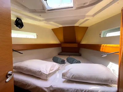 Cabin on Amelie, a Jeanneau Sun Odyssey 449 sailboat at Kontokali, Greece