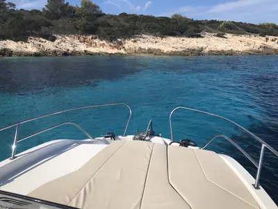 Deck of Beneteau Flyer 7.7 Sun Deck, a Beneteau Flyer 7.7 Sun Deck motorboat at Grad Trogir, Croatia