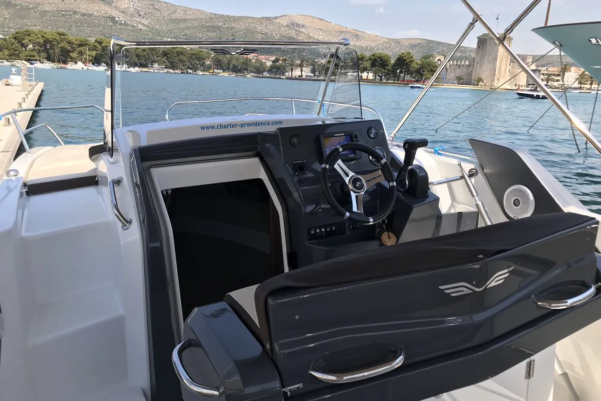 Cockpit of Beneteau Flyer 7.7 Sun Deck, a Beneteau Flyer 7.7 Sun Deck motorboat at Grad Trogir, Croatia