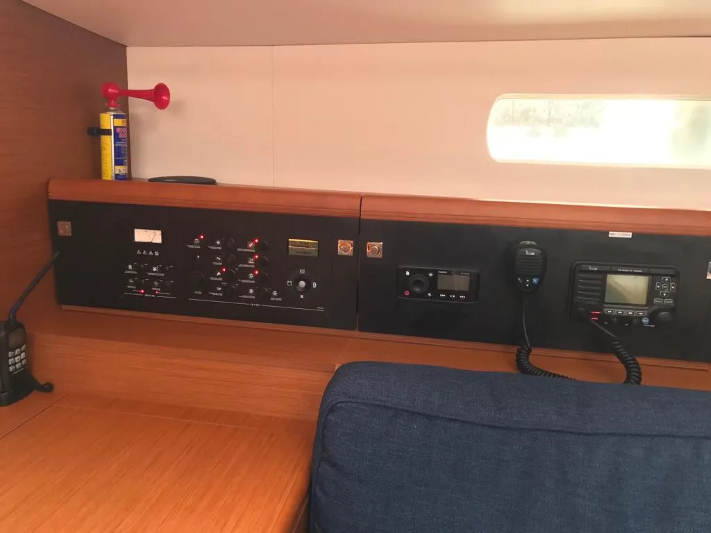 Salon of Alboran Prosecco (Majorca), a Jeanneau Sun Odyssey 519 sailboat at es Jonquet, Spain