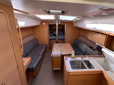 Salon of Excalibur, a Dufour 382 Grand Large sailboat at Kerners, France