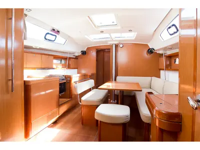 Salon of Demonio de Tasmania, a Beneteau Oceanis 43 sailboat at Santa Cruz de Tenerife, Spain