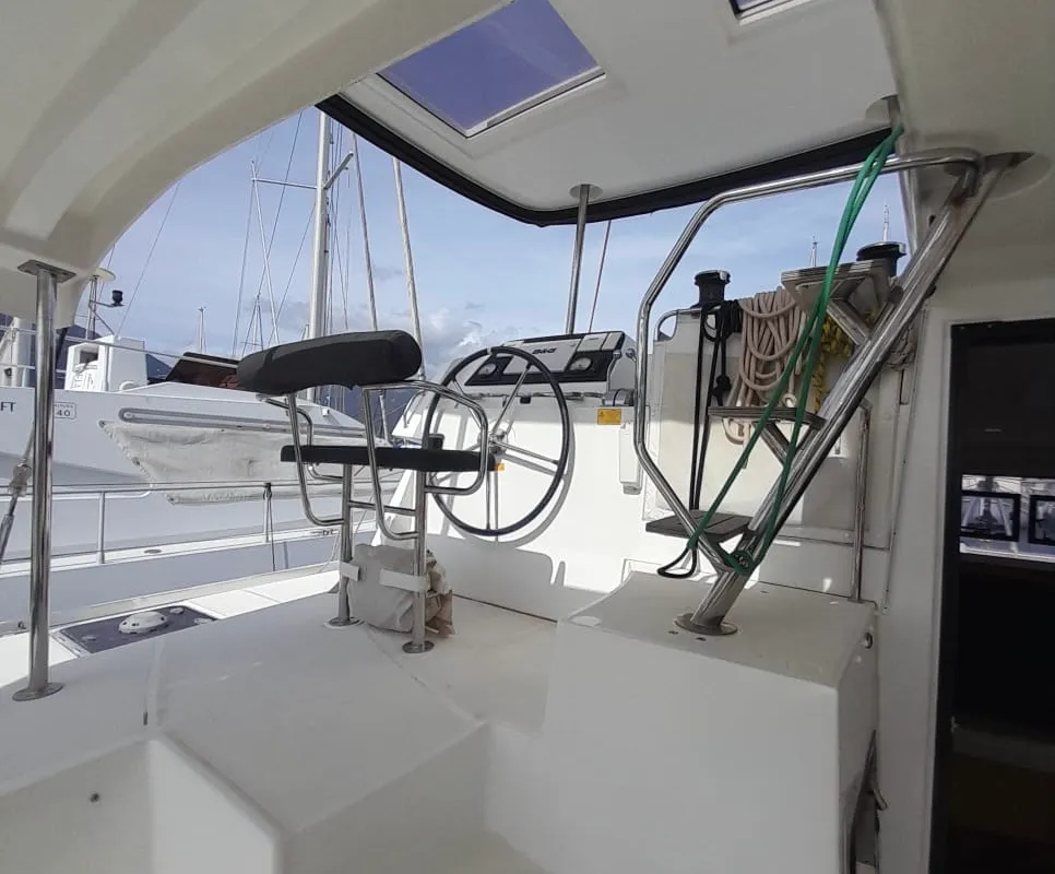 Speranza B&B, a Lagoon 42 catamaran at Hyères, France