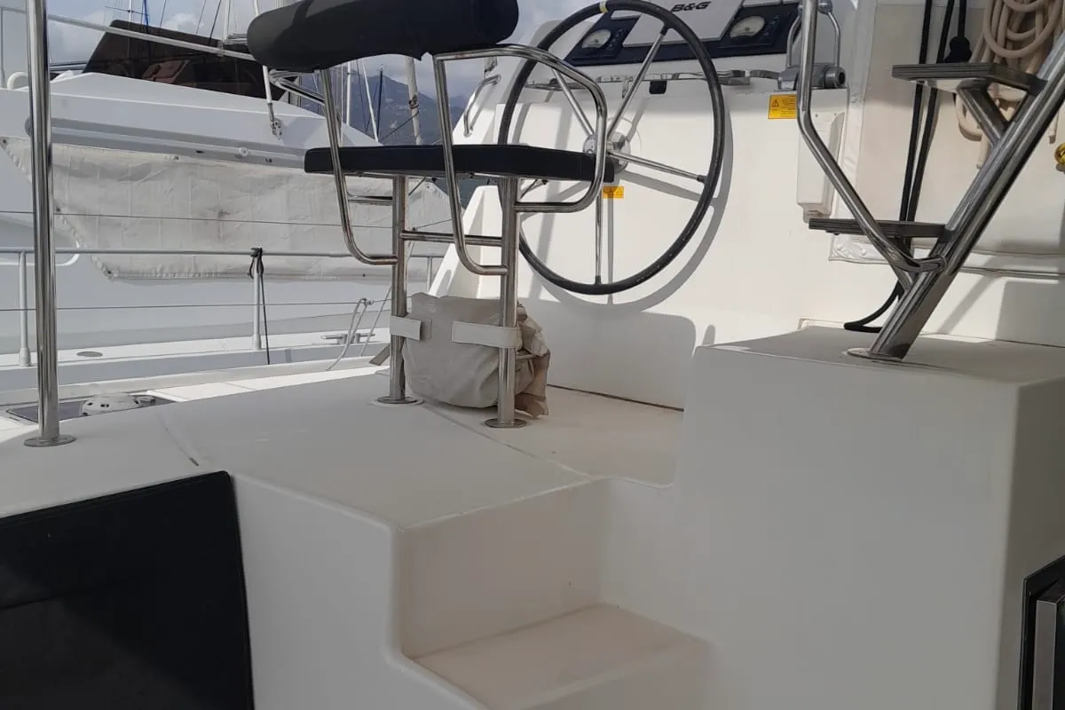 Speranza B&B, a Lagoon 42 catamaran at Hyères, France