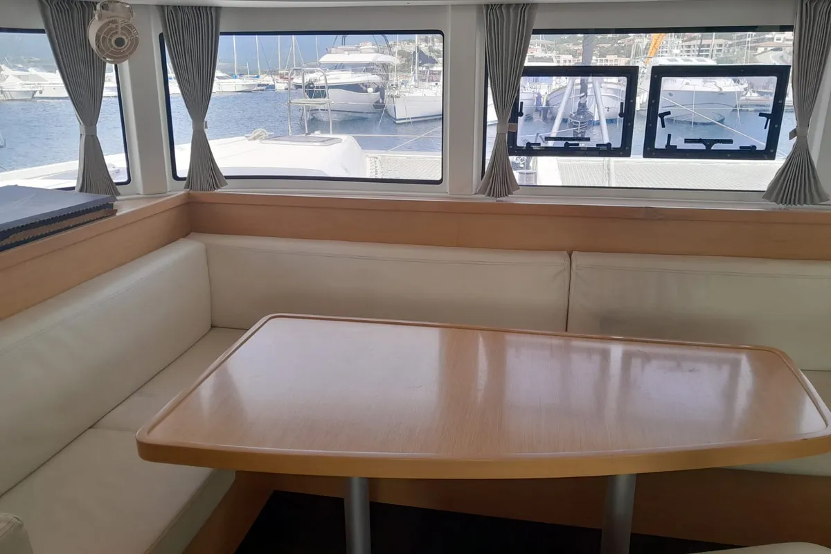 Speranza B&B, a Lagoon 42 catamaran at Hyères, France