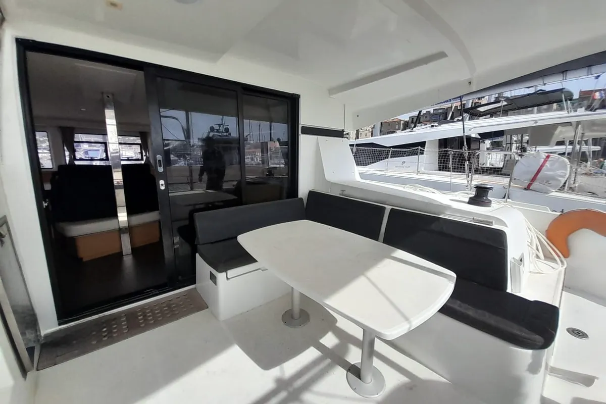 Speranza B&B, a Lagoon 42 catamaran at Hyères, France