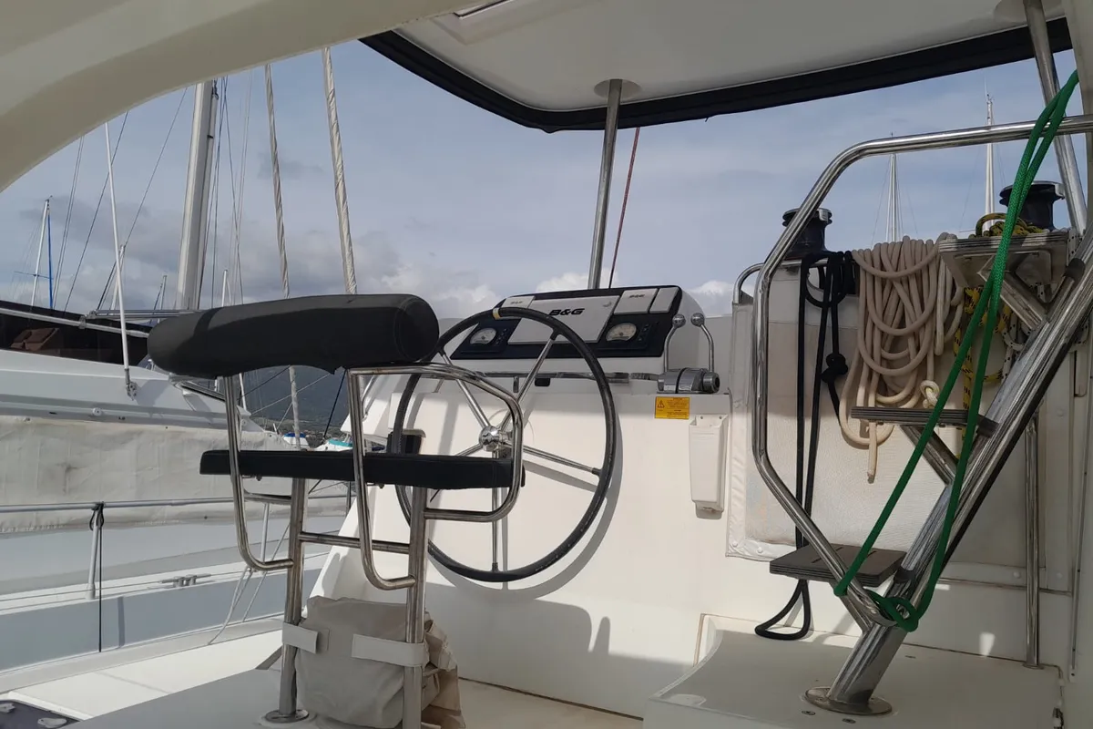 Speranza B&B, a Lagoon 42 catamaran at Hyères, France