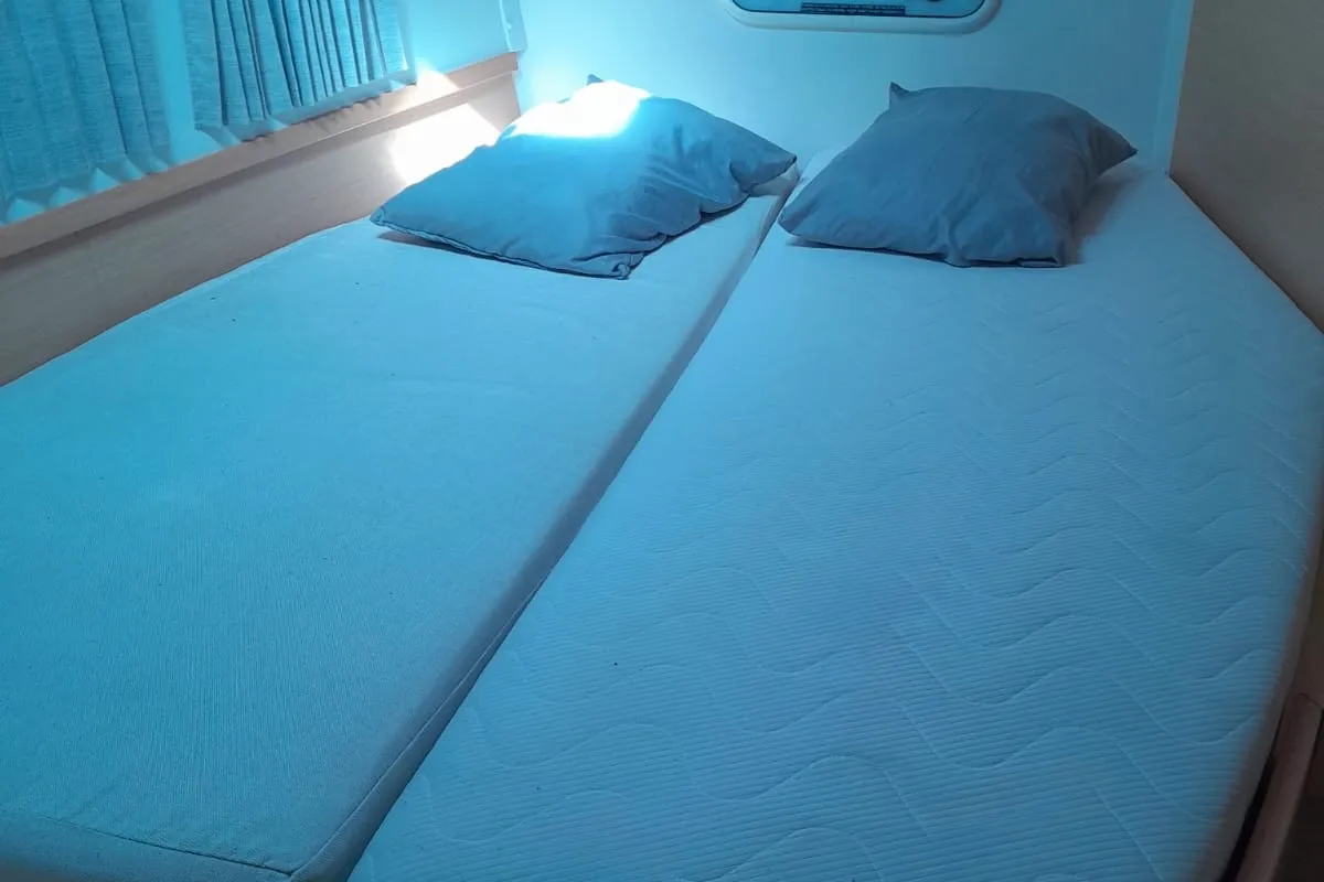Speranza B&B, a Lagoon 42 catamaran at Hyères, France