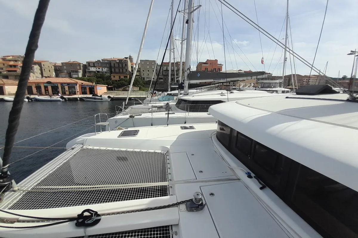 Speranza B&B, a Lagoon 42 catamaran at Hyères, France