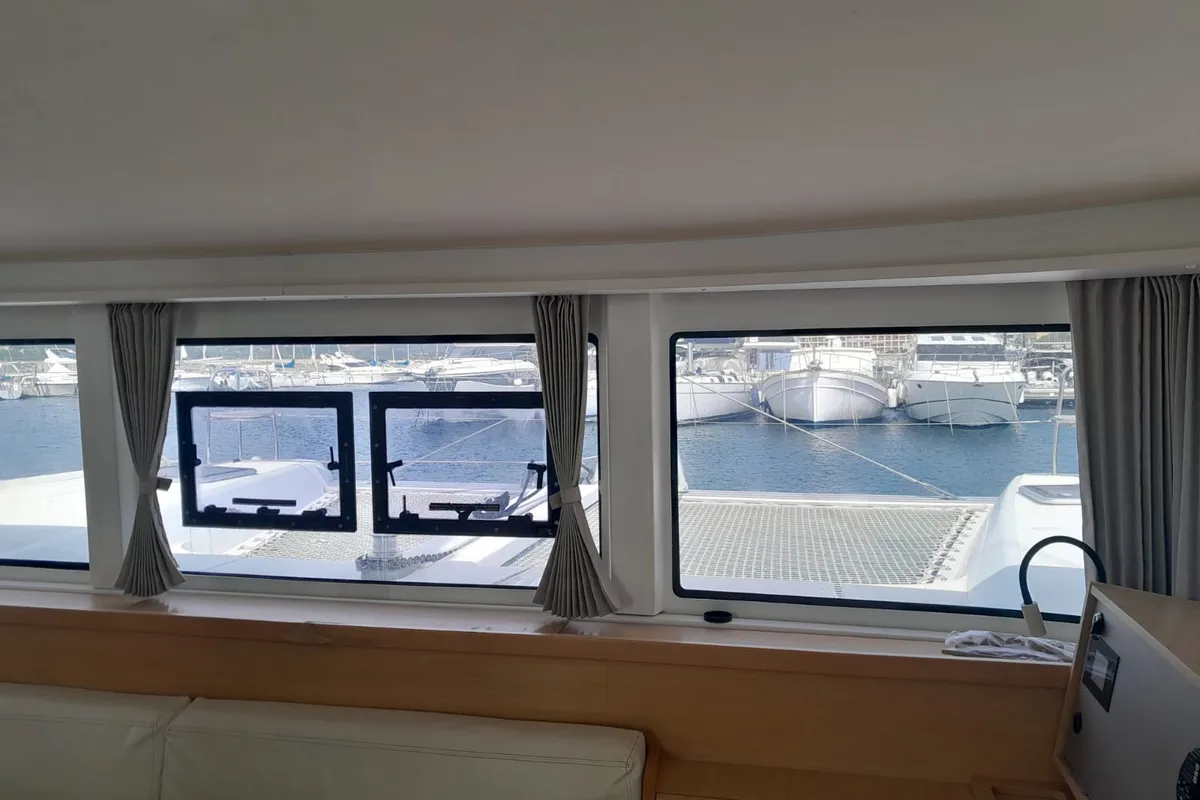 Speranza B&B, a Lagoon 42 catamaran at Hyères, France