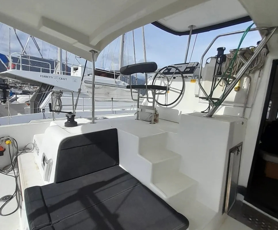 Speranza B&B, a Lagoon 42 catamaran at Hyères, France