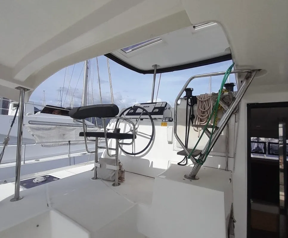 Speranza B&B, a Lagoon 42 catamaran at Hyères, France