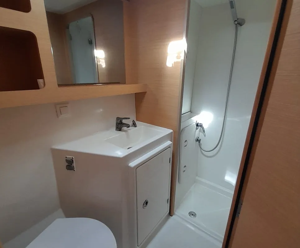 Speranza B&B, a Lagoon 42 catamaran at Hyères, France
