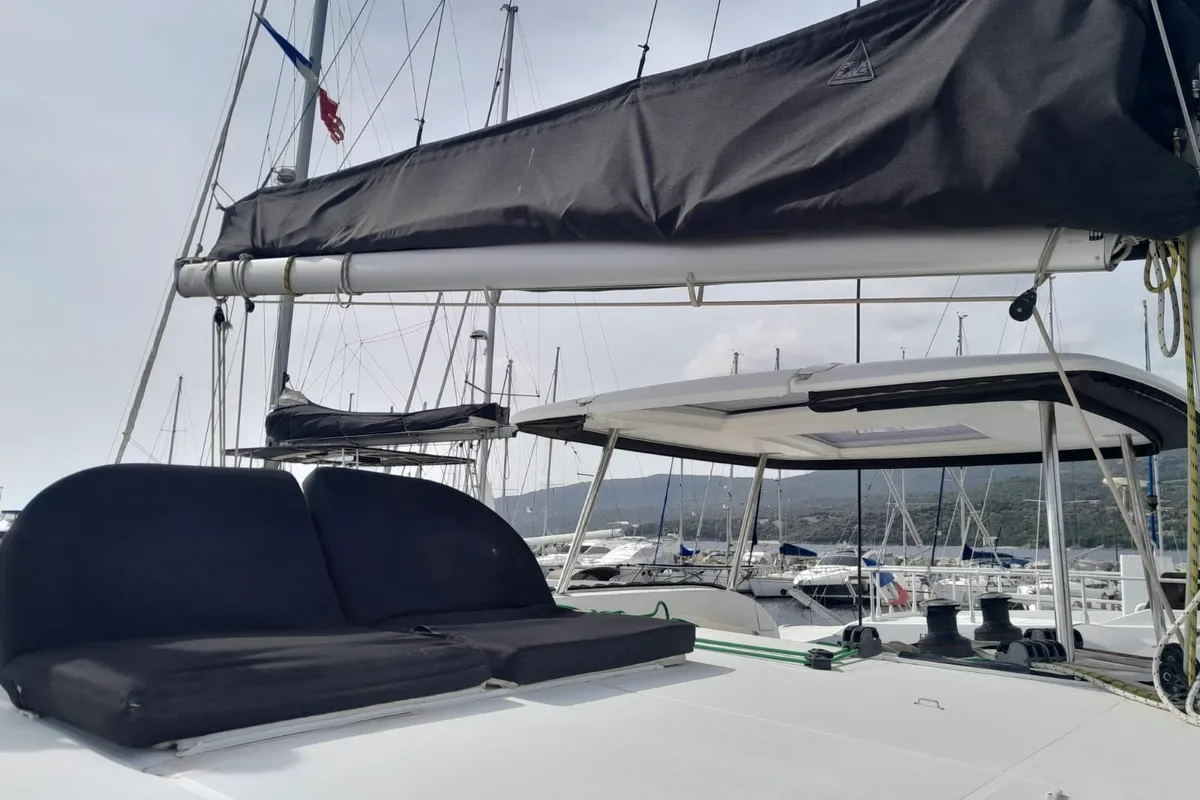 Speranza B&B, a Lagoon 42 catamaran at Hyères, France