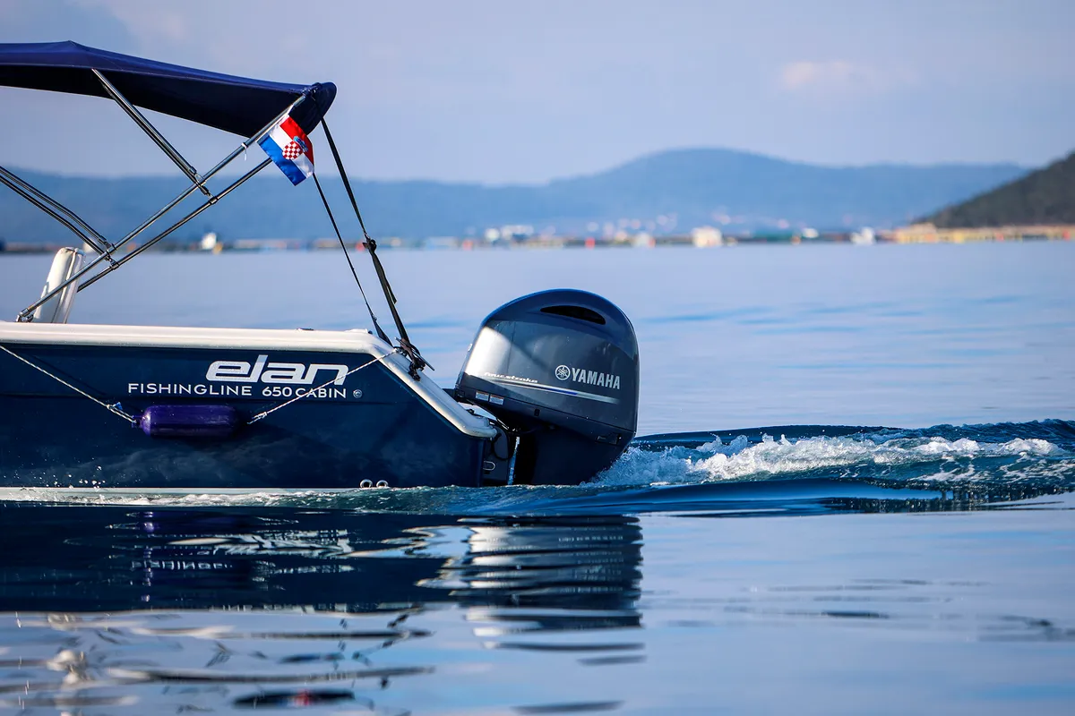 Exterior view of no name, a Elan 650 motorboat at Općina Sukošan, Croatia