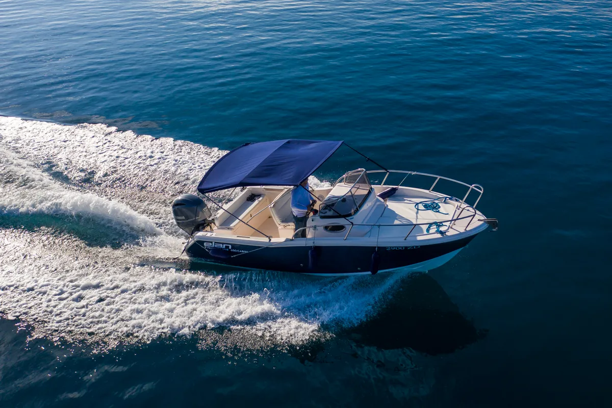 Exterior view of no name, a Elan 650 motorboat at Općina Sukošan, Croatia