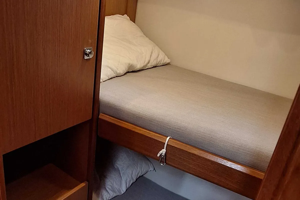 Cabin on Lady Flora 3, a Bavaria C50 sailboat at Ellomenos, Greece