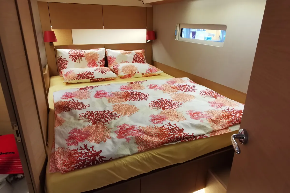 Cabin on Jutisa, a Jeanneau Sun Odyssey 410 sailboat at Grad Pula, Croatia