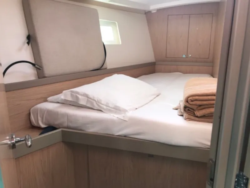 Cabin on Alphard, a Beneteau Oceanis 45 sailboat at Rosignano Solvay, Italy