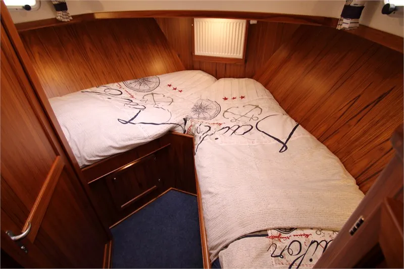 Cabin on Helena, a De Drait Kotterjacht 12.2 GL motorboat at Woudsend, Netherlands