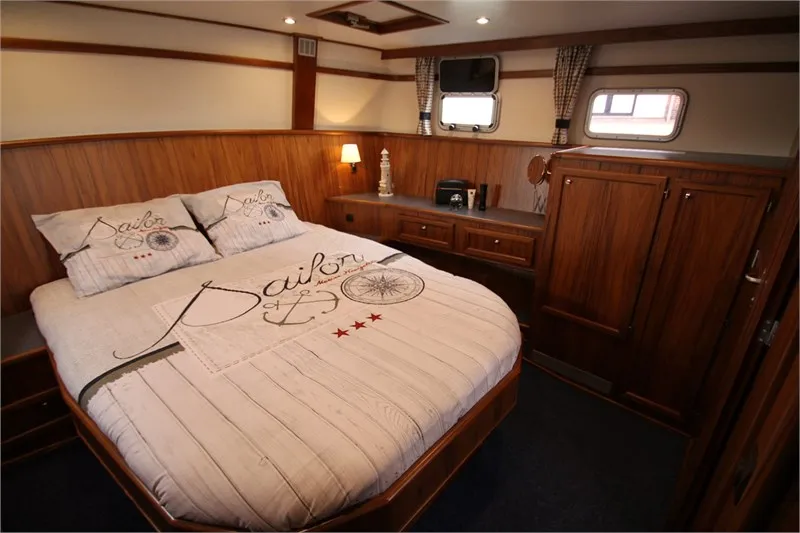 Cabin on Helena, a De Drait Kotterjacht 12.2 GL motorboat at Woudsend, Netherlands