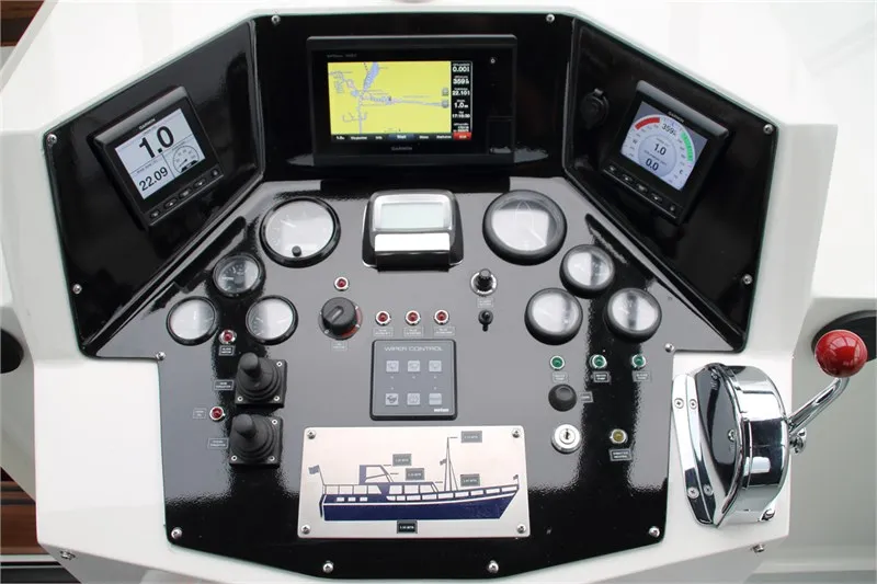 Cockpit of Helena, a De Drait Kotterjacht 12.2 GL motorboat at Woudsend, Netherlands