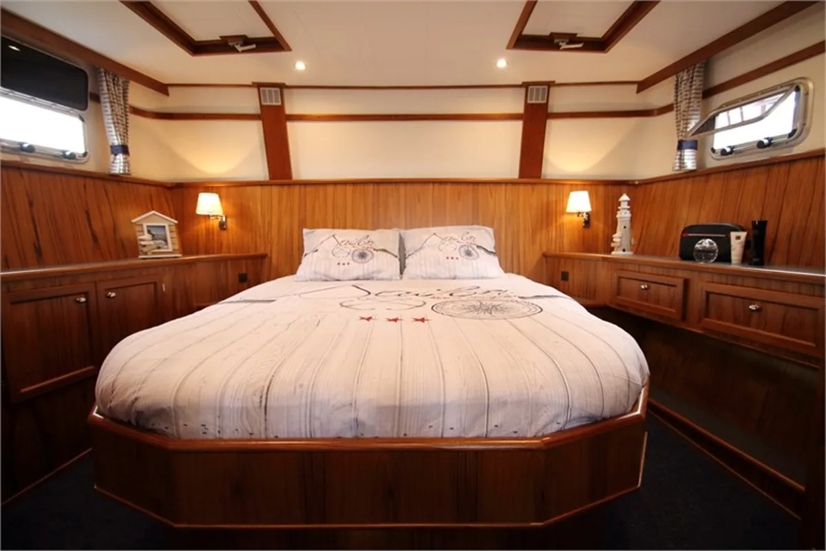 Cabin on Helena, a De Drait Kotterjacht 12.2 GL motorboat at Woudsend, Netherlands