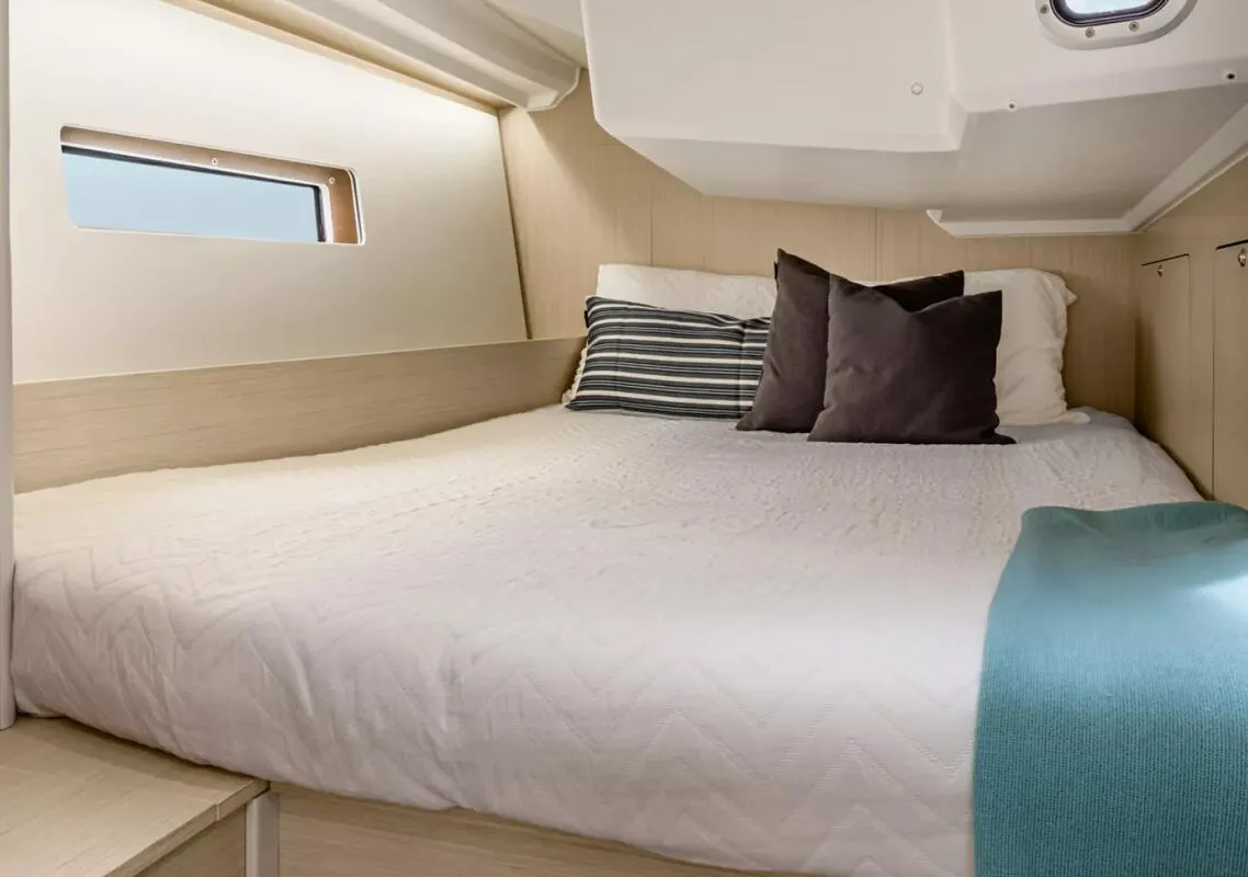 Cabin on Isla Bonita, a Beneteau Oceanis 40.1 sailboat at Općina Medulin, Croatia