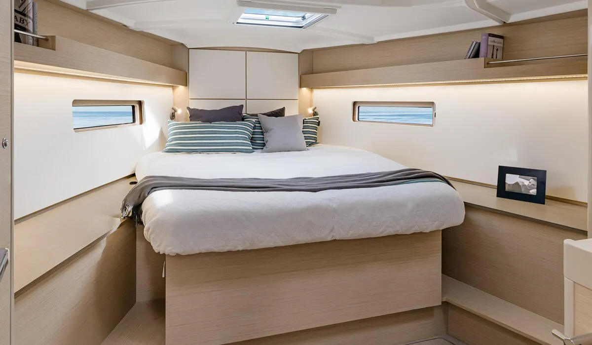 Cabin on Isla Bonita, a Beneteau Oceanis 40.1 sailboat at Općina Medulin, Croatia