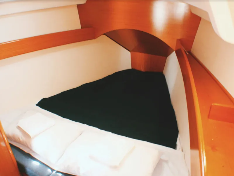 Cabin on Estera, a Beneteau Cyclades 43.4 sailboat at Athens, Marina Delta Kallithea, Greece